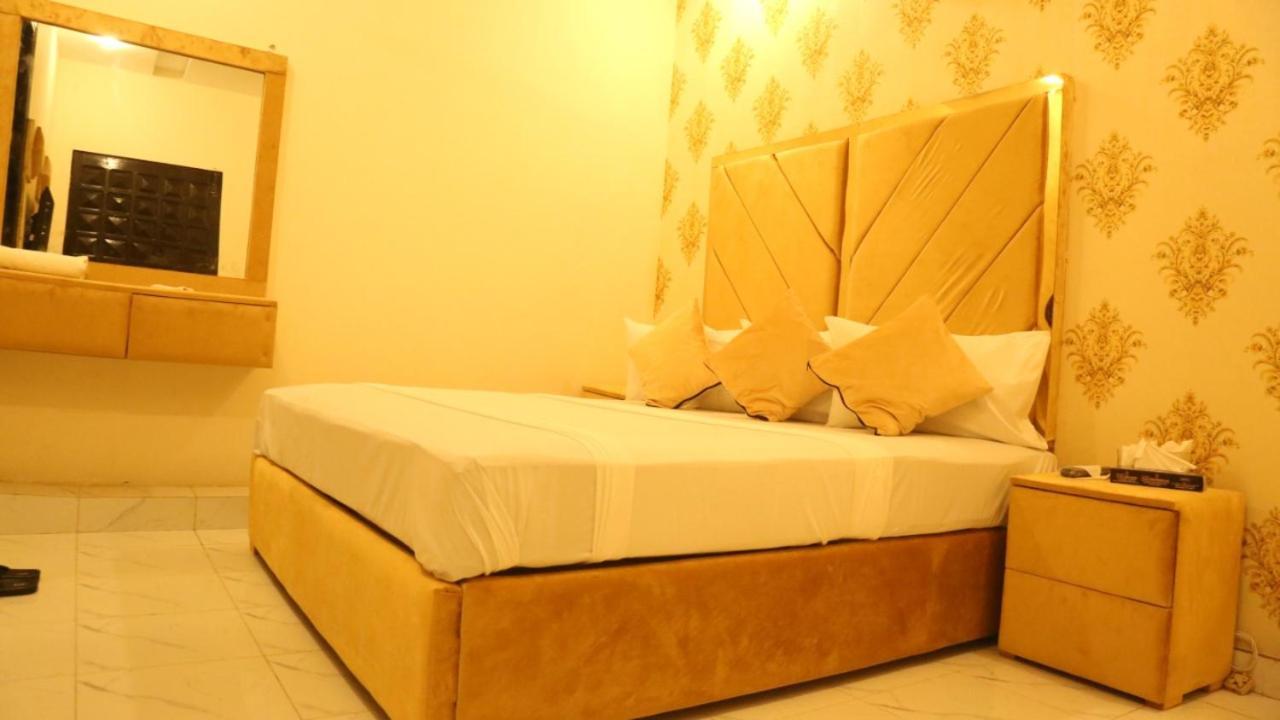 HOTAL DE SMART Multan Hotel Exterior foto